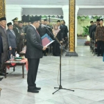 Bupati Sumenep Achmad Fauzi Wongsojudo saat melantik dan mengukuhkan pengurus TP-PKK Kabupaten Sumenep Masa Bhakti 2025-2030