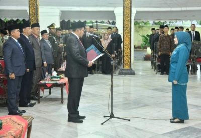 Bupati Sumenep Achmad Fauzi Wongsojudo saat melantik dan mengukuhkan pengurus TP-PKK Kabupaten Sumenep Masa Bhakti 2025-2030