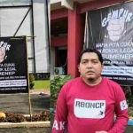 Bupati Didesak Bekukan Izin PR Nakal yang Jadi Sarang Mafia Jual Beli Pita Cukai di Sumenep, Banner Tangkap Koordinator Mafia Pita Cukai juga Bertebaran