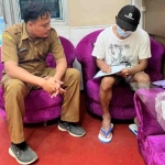 Petugas Instalasi Peduli Pelanggan (IPP) RSUD dr H Moh Anwar Sumenep saat melayani masyarakat 