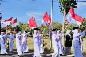Lembaga Pendidikan Lughatul Islamiyah Desa Legung Timur Semarakkan HUT RI ke-80 dengan Kirab Budaya