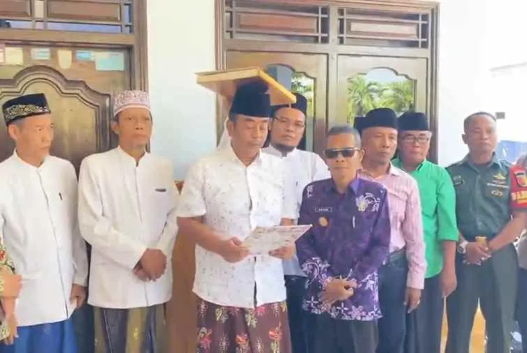 Bambang Budianto saat bersumpah Al-Qur'an demi buktikan kebenaran atas tudingan miring yang menyeret namanya