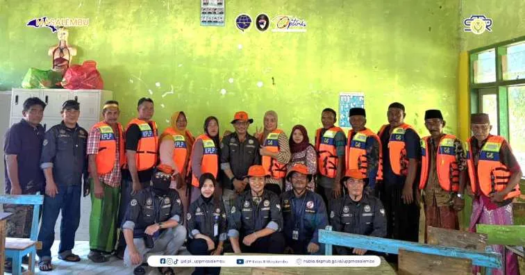 Kampanyekan Keselamatan Pelayaran, Kantor UPP Masalembu Beri Bantuan Life Jacket kepada Nelayan