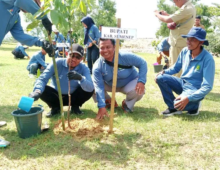 SKK Migas-KKKS Medco Energy Bersama Pemkab Sumenep Tanam Ribuan Pohon di TPA: Komitmen Dukung Kelestarian Lingkungan