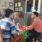 Gandeng Klinik Utama Sumenep, CV Ayunda Permata Sejahtera Pamekasan Lakukan Pemeriksaan Mata Gratis terhadap Karyawannya