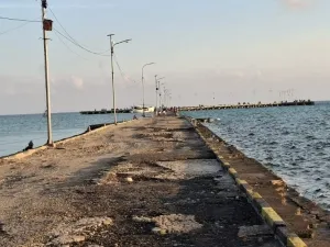 Potret Jalan Pelabuhan Masalembu yang jadi kewenangan Pemprov Jatim yang dibiarkan rusak parah bertahun-tahun