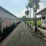 CV Ayunda Permata Sejahtera dan Kodim Pamekasan Permudah Akses Masyarakat dengan Lakukan Pengaspalan Jalan di Kelurahan Kowel