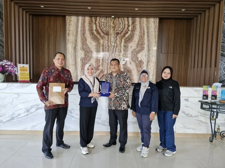Front One and Azana Style Hotel Pamekasan Resmi Peroleh Sertifikat Halal