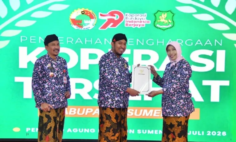 KPRI RSUD Sumenep Meraih Predikat Koperasi Sehat, Bupati Fauzi Serahkan Penghargaan