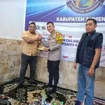 Peringati HUT Ke-14, PD IWO Sumenep Potong Tumpeng